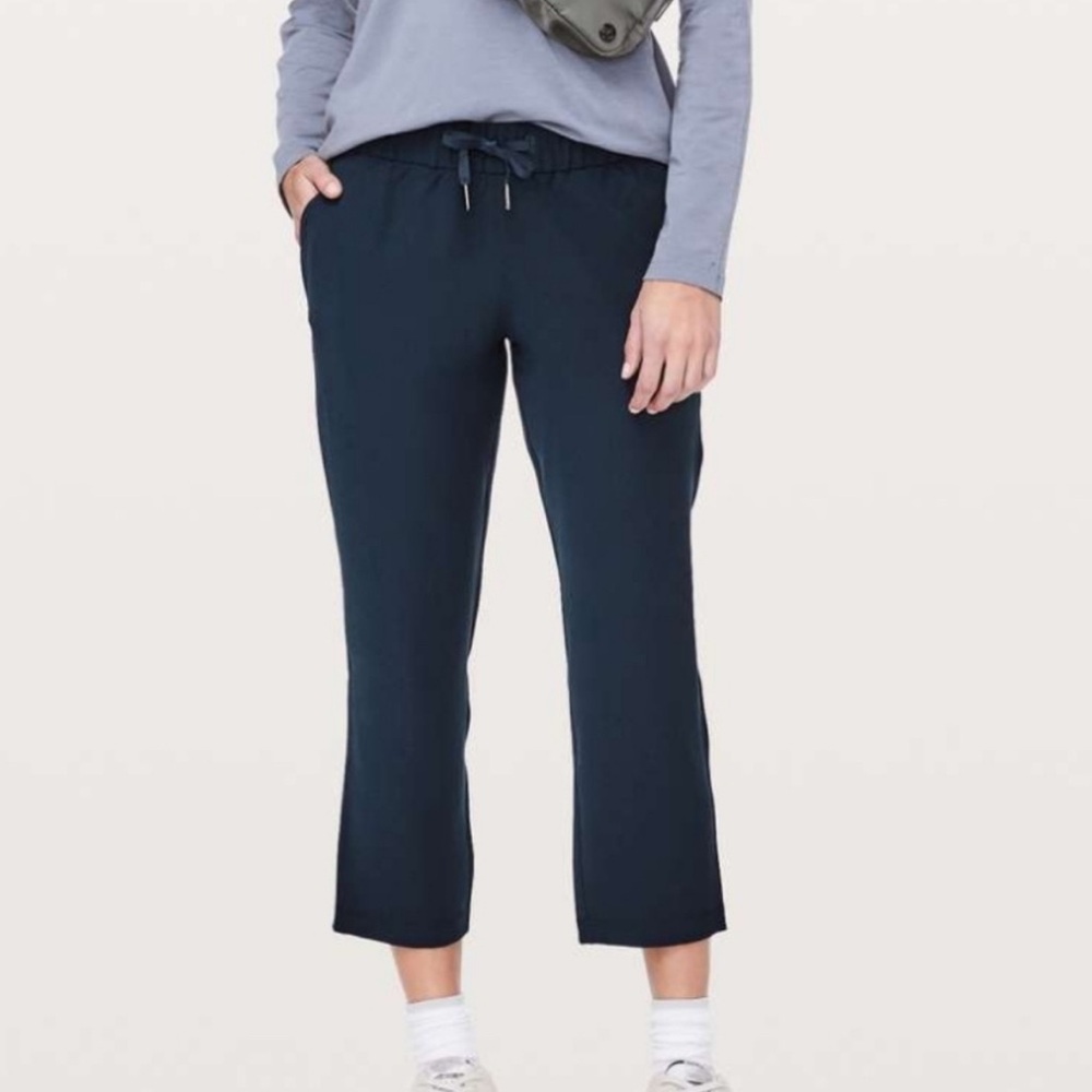 LULULEMON On The Fly Crop Pant Navy Woven Knit Stretch Comfortable Travel Sz 6